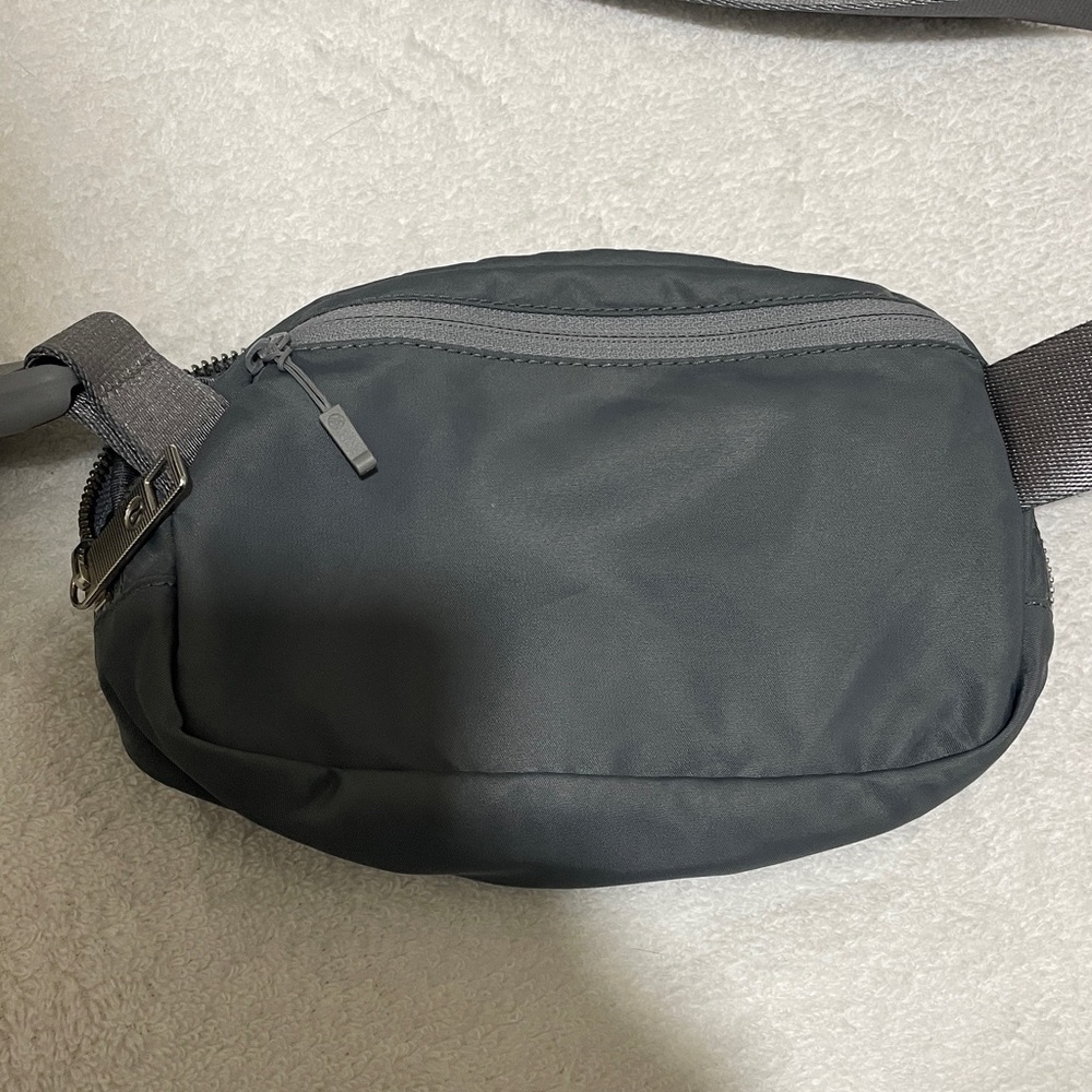 Lululemon Gray Crossbody Purse - Picture 4 of 4
